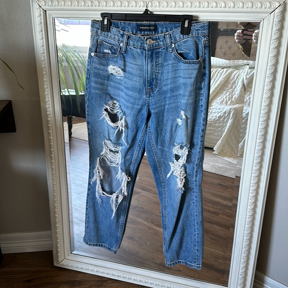 Aeropostale Mom jeans ripped size 8 wide thigh